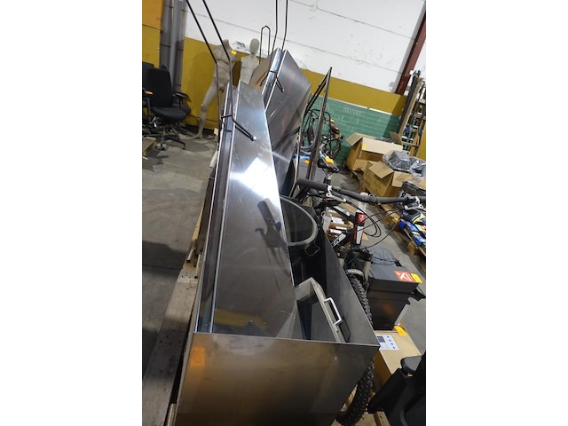 2x inox bak met oude metalen - afbeelding 3 van  4