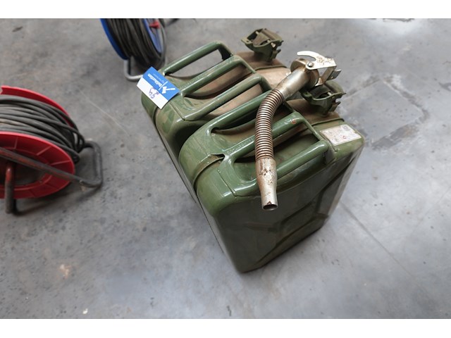 2x jerrycan - afbeelding 1 van  4