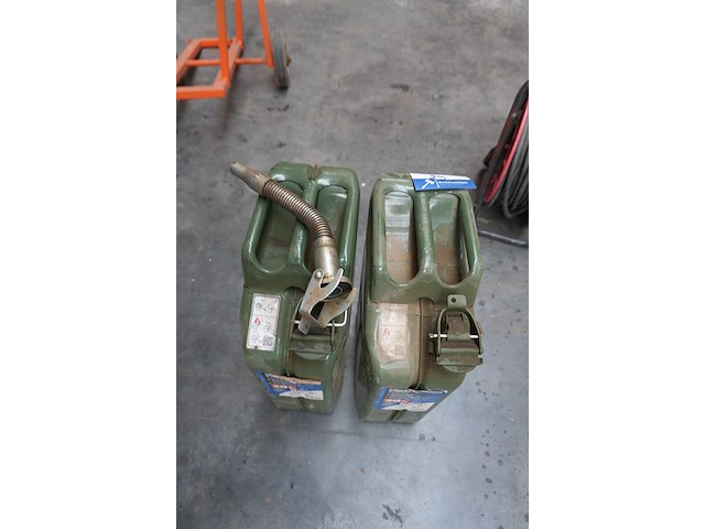 2x jerrycan - afbeelding 3 van  4