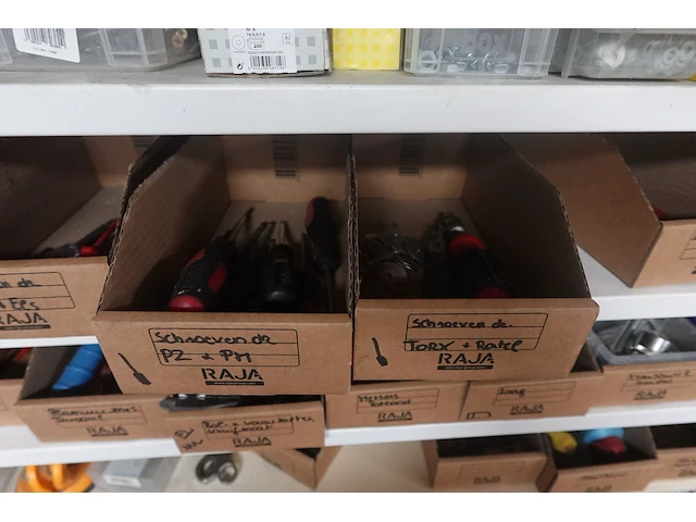 2x kast + inhoud - afbeelding 21 van  22