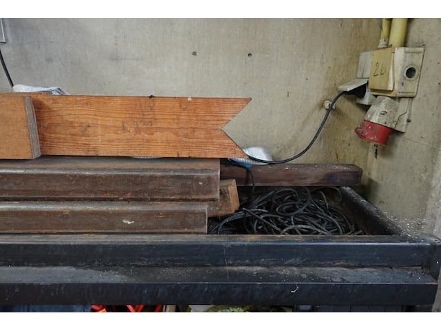 2x kast met beugel & inhoud - afbeelding 5 van  6