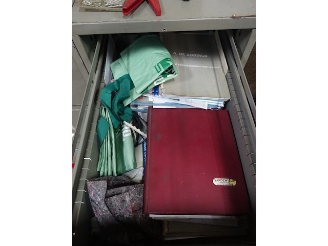 2x kast met inhoud - afbeelding 11 van  12