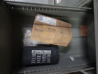 2x kast met inhoud - afbeelding 12 van  12