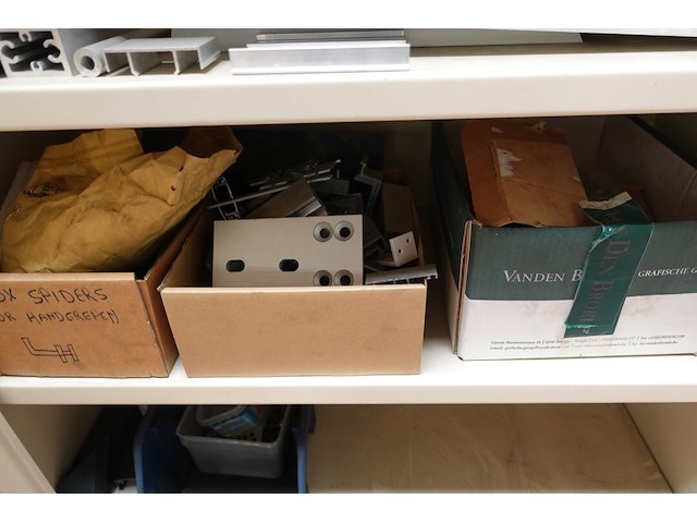 2x kast met inhoud - afbeelding 3 van  12