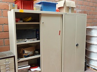 2x kast met inhoud - afbeelding 1 van  12