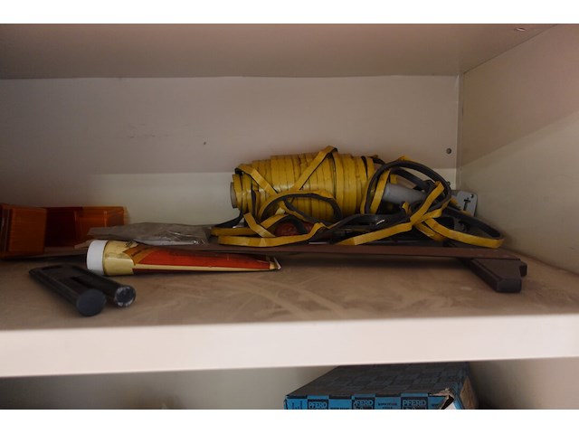 2x kast met inhoud - afbeelding 8 van  12