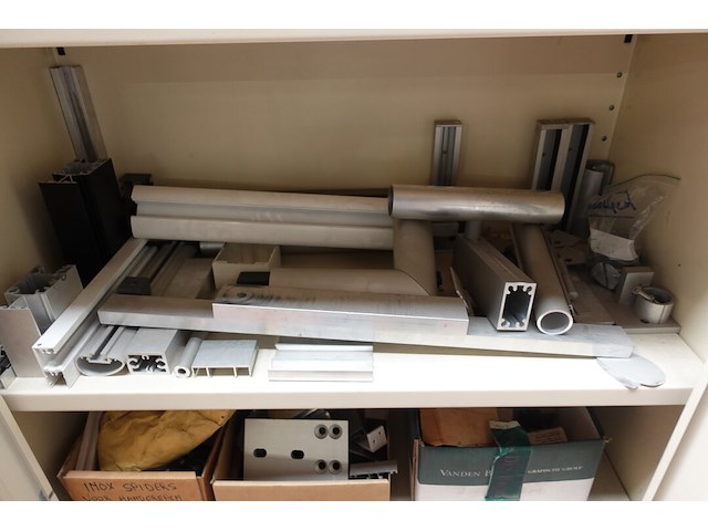 2x kast met inhoud - afbeelding 12 van  12