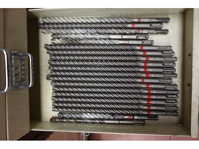 2x kast met inhoud - afbeelding 4 van  17