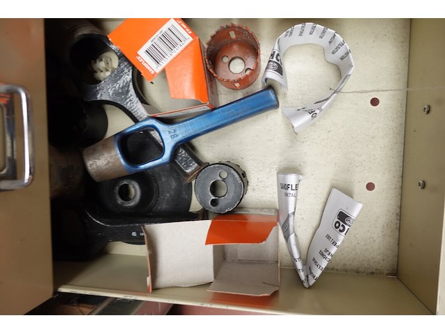 2x kast met inhoud - afbeelding 5 van  17