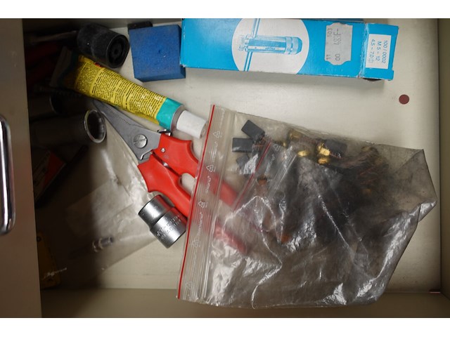 2x kast met inhoud - afbeelding 6 van  17