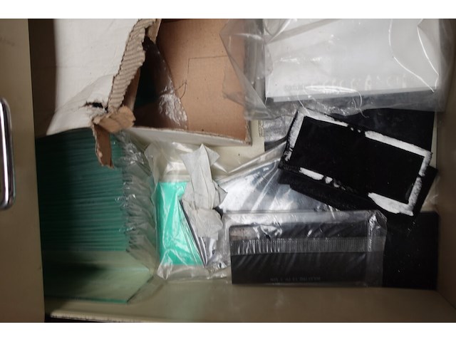 2x kast met inhoud - afbeelding 8 van  17