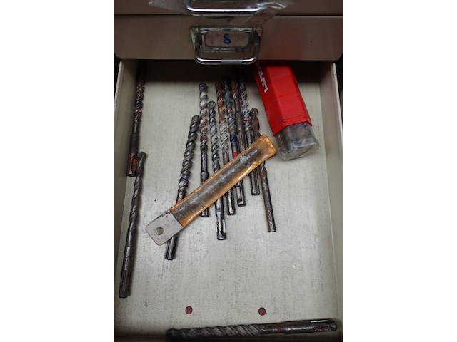 2x kast met inhoud - afbeelding 14 van  17