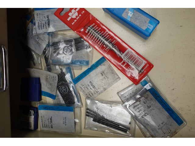 2x kast met inhoud - afbeelding 15 van  17