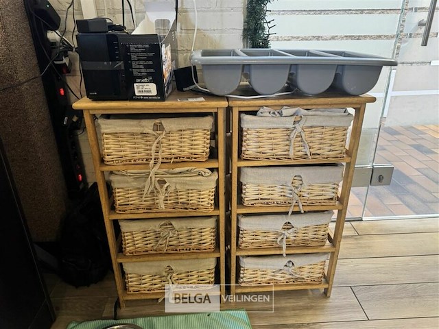 2x kastje met mandjes - afbeelding 1 van  5