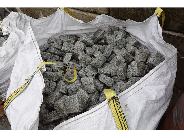 2x kleine bigbag graniet kinderkoppen - afbeelding 2 van  3