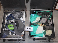 2x koffer, met ademhalingsmaskers en handschoenen - afbeelding 1 van  1