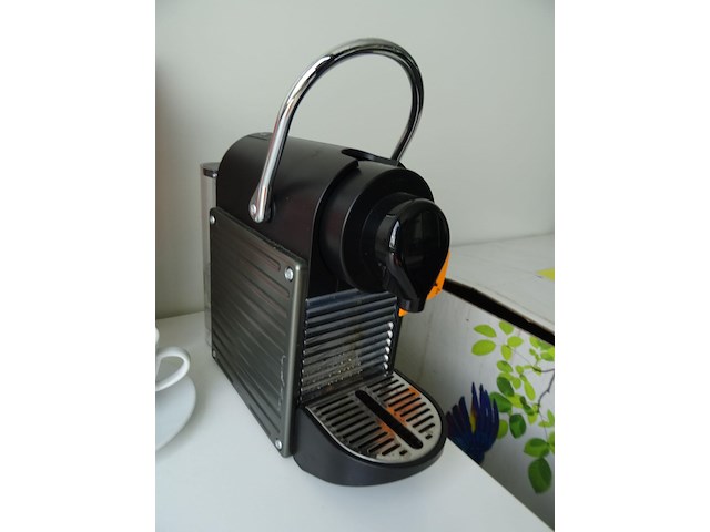 2x koffiemachine nespresso - afbeelding 1 van  4