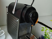 2x koffiemachine nespresso - afbeelding 1 van  4
