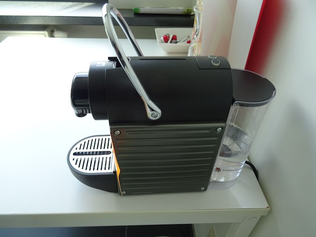2x koffiemachine nespresso - afbeelding 2 van  4