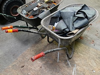 2x kruiwagen + inhoud - afbeelding 2 van  3