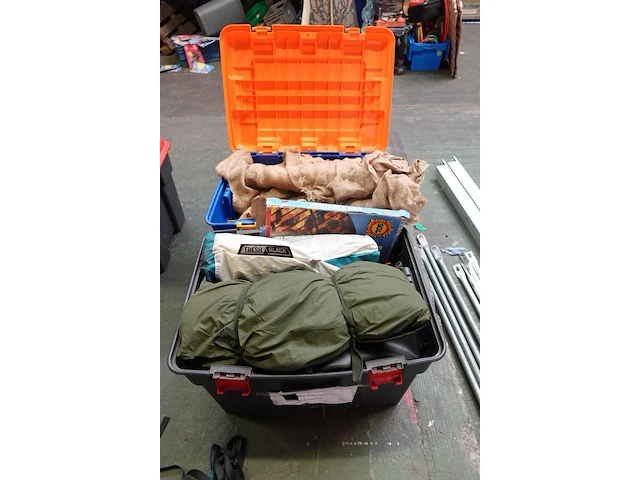 2x kunststof bak + inhoud - afbeelding 1 van  6