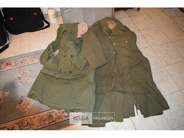 2x legerjassen met koffer - afbeelding 1 van  4
