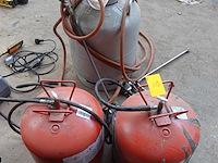 2x lijmpistool met fles & 1x gasfles met brander - afbeelding 1 van  3