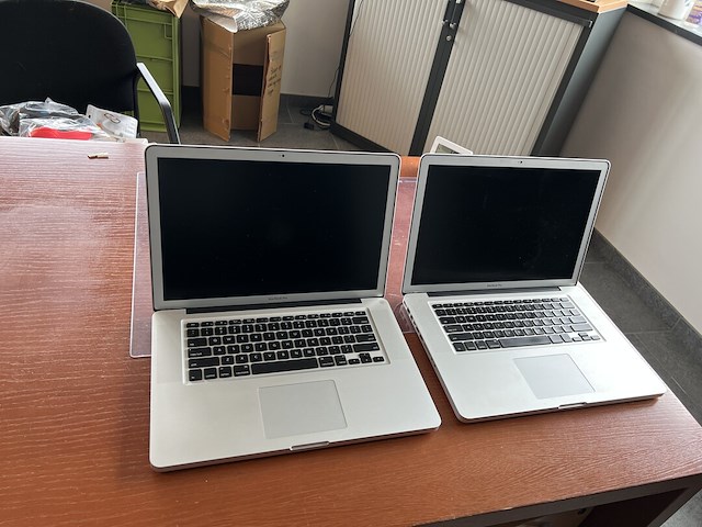 2x mac book pro - afbeelding 1 van  5