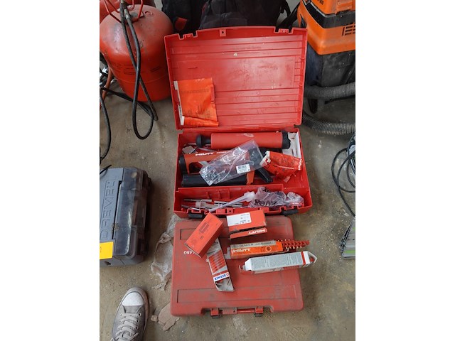 2x machine hilti - afbeelding 1 van  4