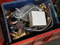 2x magazijnbak diverse sanitairmateriaal - afbeelding 2 van  4