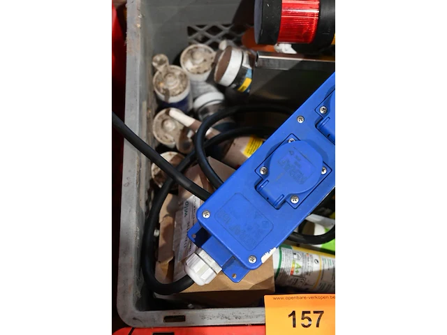 2x magazijnbak diverse sanitairmateriaal - afbeelding 3 van  4