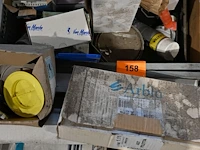 2x magazijnbak diverse sanitairmateriaal - afbeelding 3 van  3