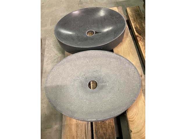 2x massieve spoelbak in belgische blauwe steen ellipsvormig - afbeelding 1 van  6