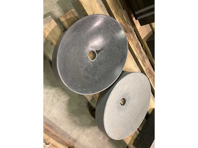 2x massieve spoelbak in belgische blauwe steen ellipsvormig - afbeelding 2 van  6