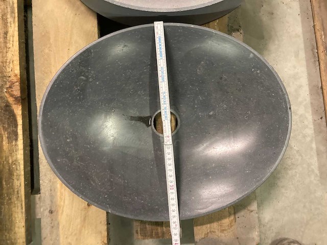 2x massieve spoelbak in belgische blauwe steen ellipsvormig - afbeelding 4 van  6