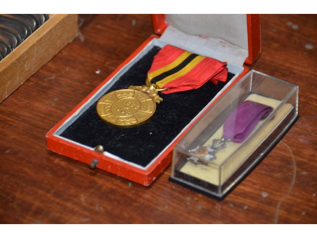 2x medaille - afbeelding 3 van  3