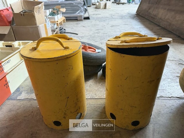 2x metalen afvalbak - afbeelding 1 van  2