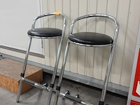 2x metalen barstoel