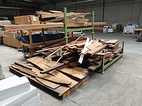 2x metalen houder + inhoud divers hout - afbeelding 2 van  6
