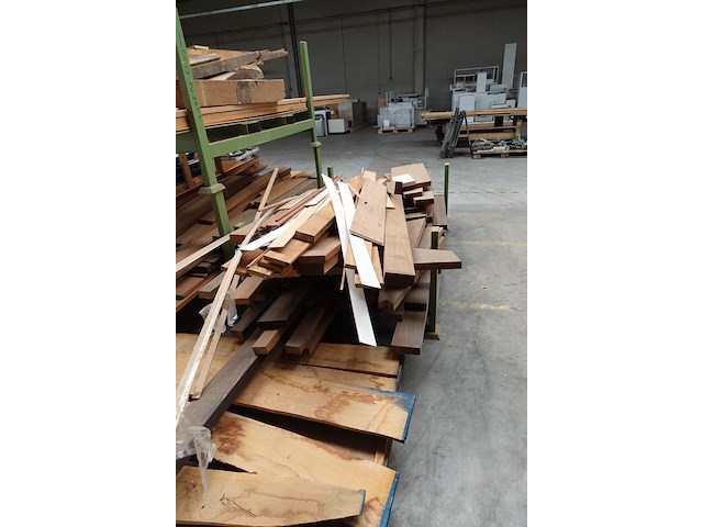 2x metalen houder + inhoud divers hout - afbeelding 3 van  6