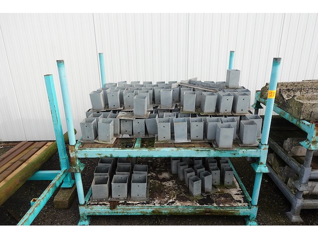 2x metalen houder met ankervoeten - afbeelding 1 van  2