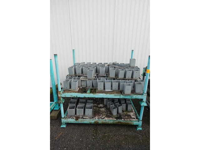 2x metalen houder met ankervoeten - afbeelding 2 van  2