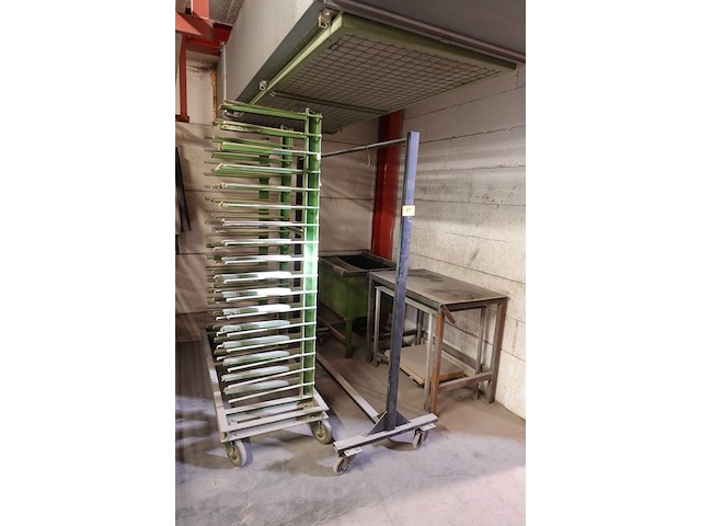 2x metalen kar + 3x metalen tafel - afbeelding 1 van  5