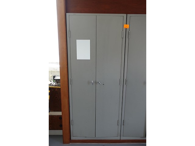 2x metalen kast + inhoud - afbeelding 2 van  9