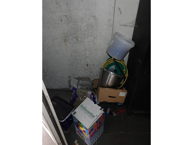 2x metalen kast met inhoud - afbeelding 4 van  14