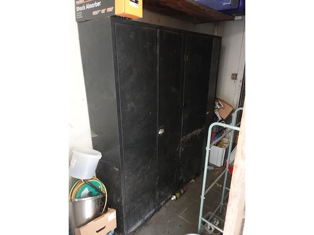 2x metalen kast met inhoud - afbeelding 1 van  14