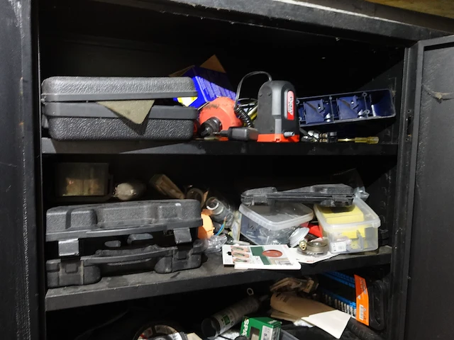 2x metalen kast met inhoud - afbeelding 8 van  14