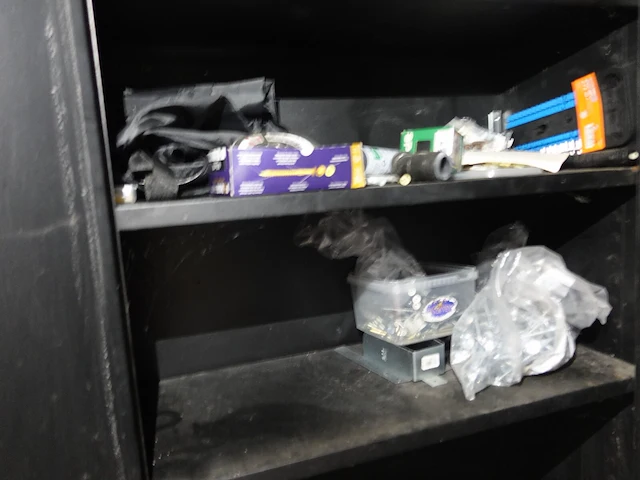 2x metalen kast met inhoud - afbeelding 9 van  14