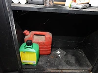 2x metalen kast met inhoud - afbeelding 12 van  14
