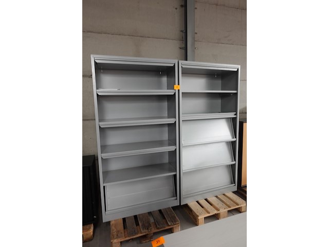2x metalen kast - afbeelding 1 van  4